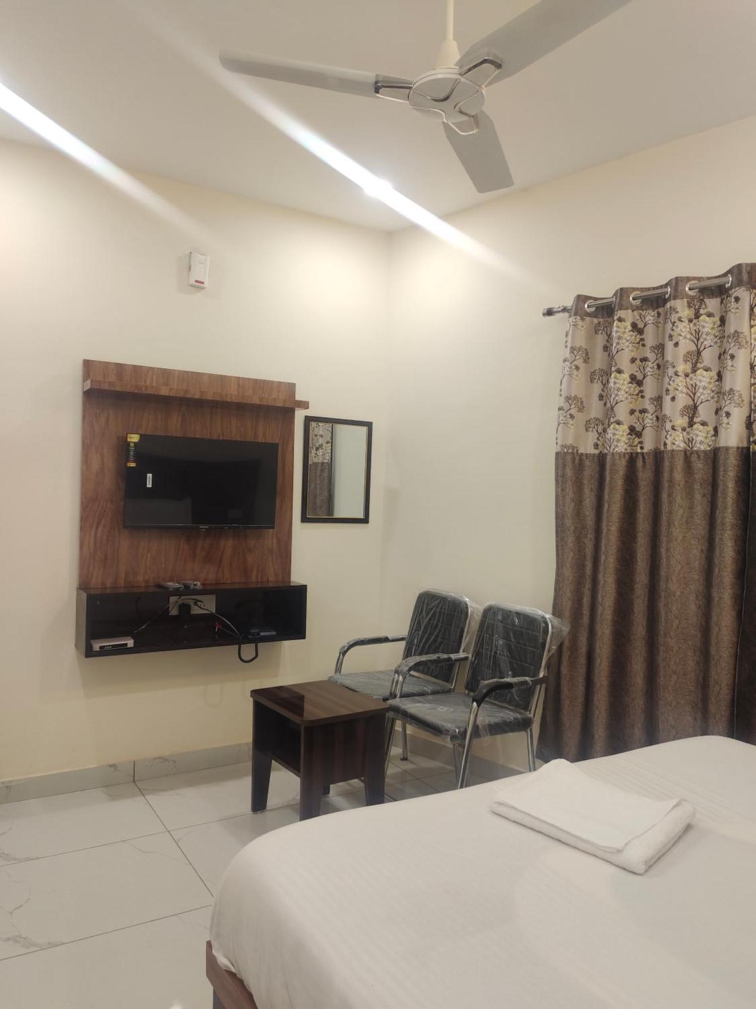 Hotel G-3 Jalandhar Bagian luar foto