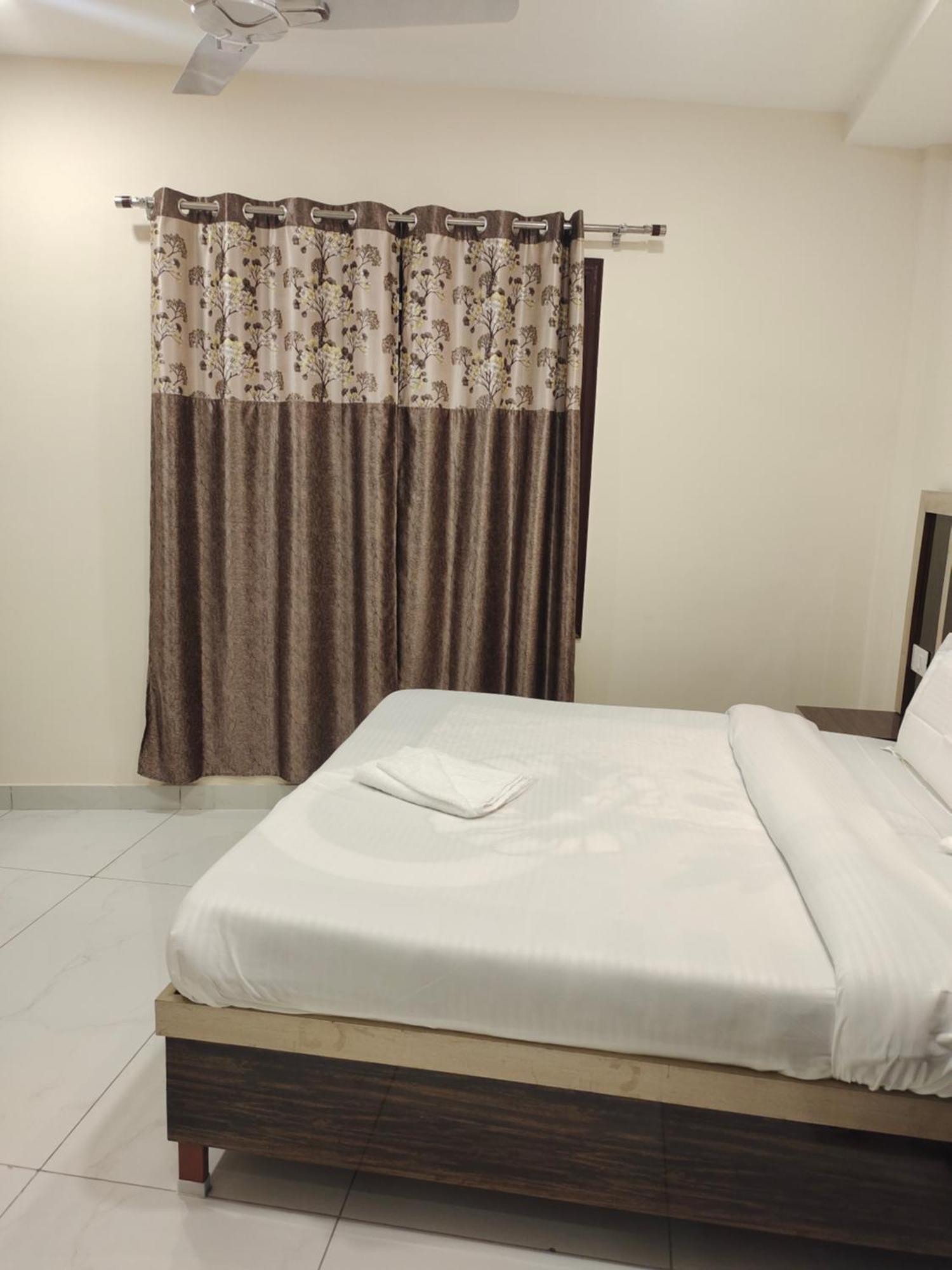 Hotel G-3 Jalandhar Bagian luar foto