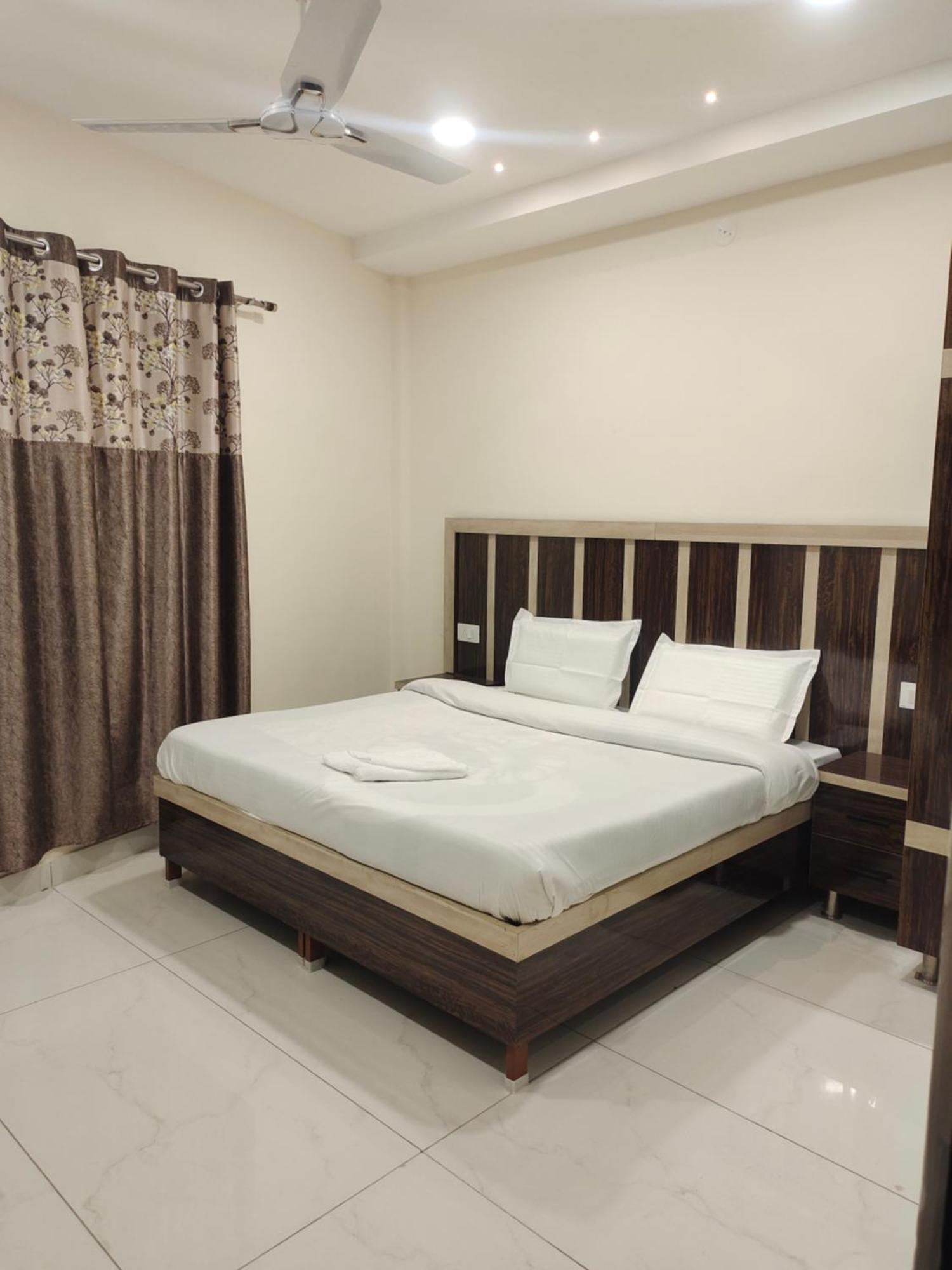Hotel G-3 Jalandhar Bagian luar foto