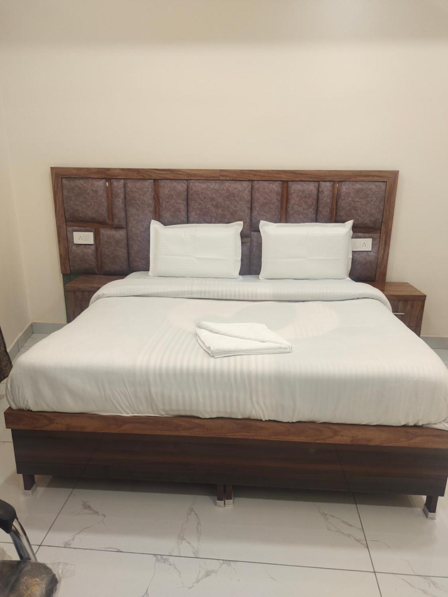 Hotel G-3 Jalandhar Bagian luar foto