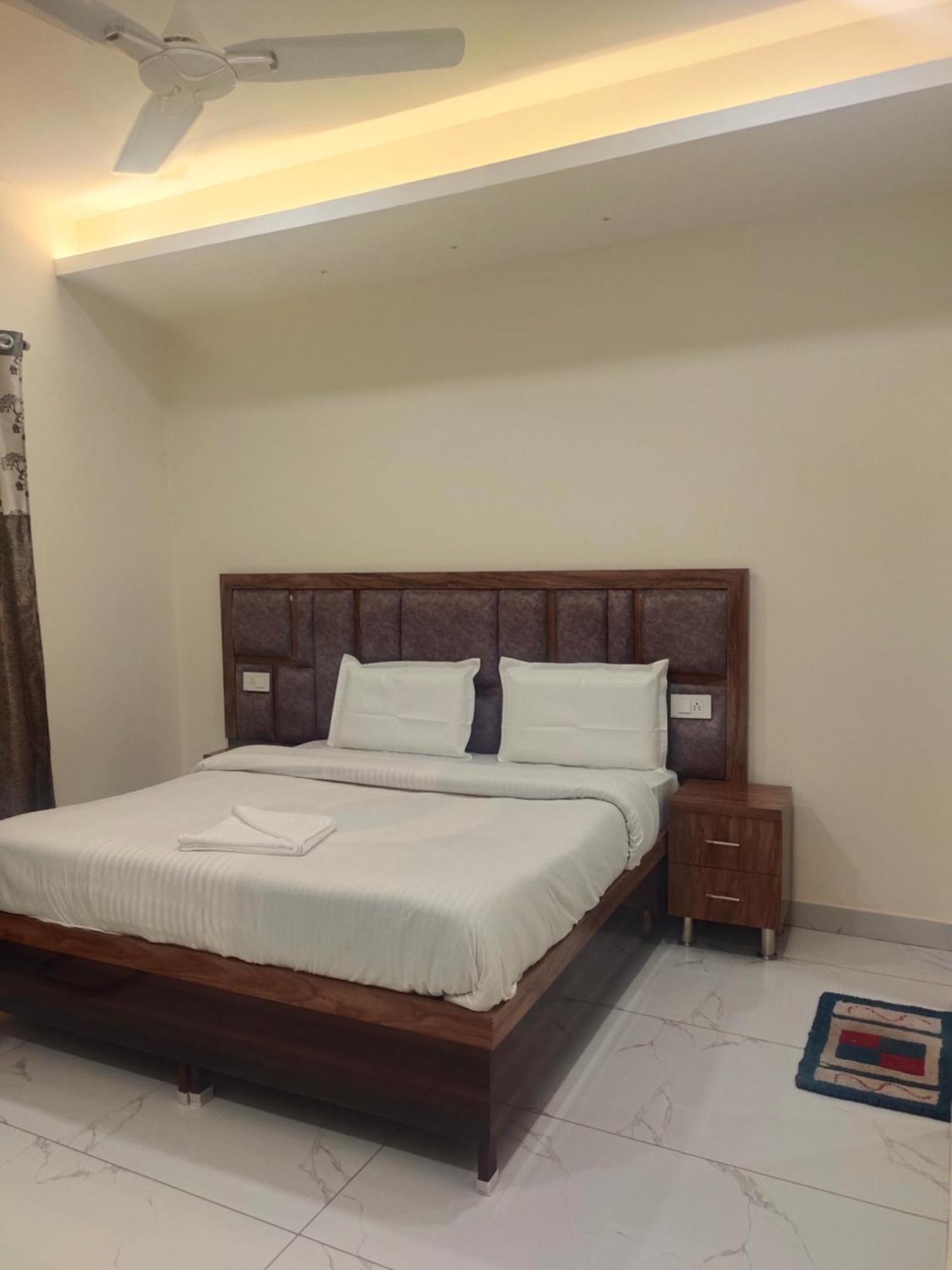 Hotel G-3 Jalandhar Bagian luar foto